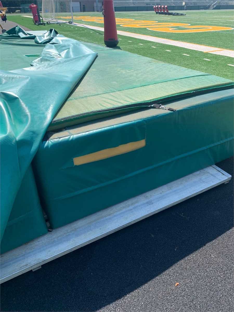 Pole Vault Mats set) Online Government Auctions of Government