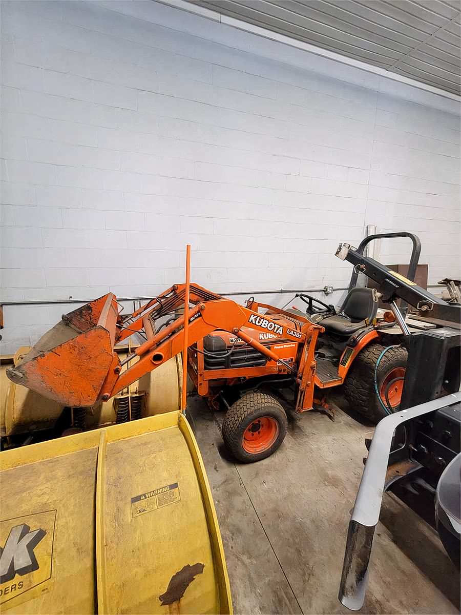 1995 Kubota Tractor B2100