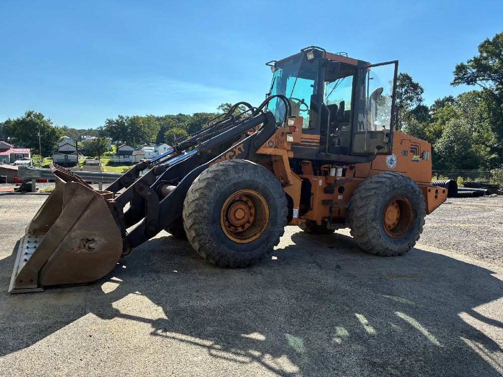 2000 Case Loader