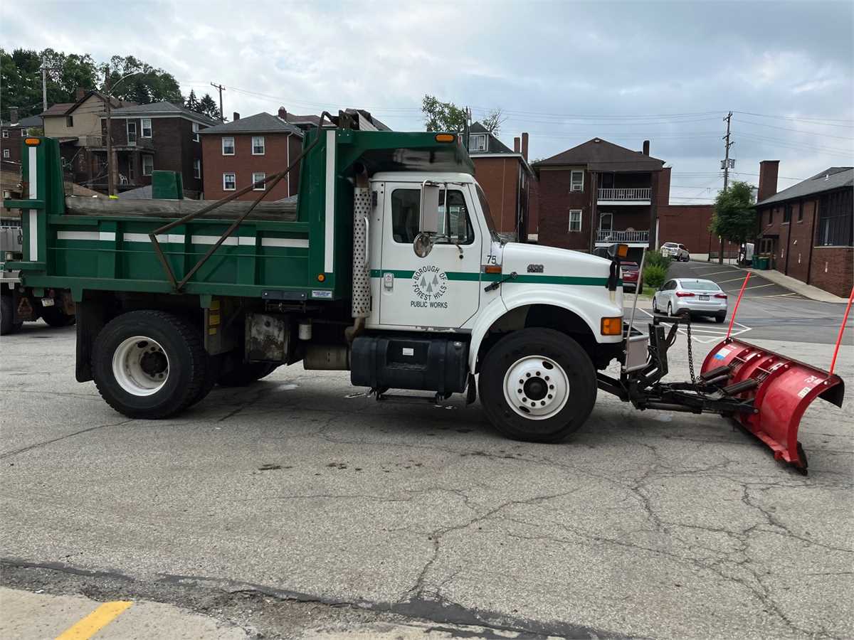 Photo of a 1996 International 4900