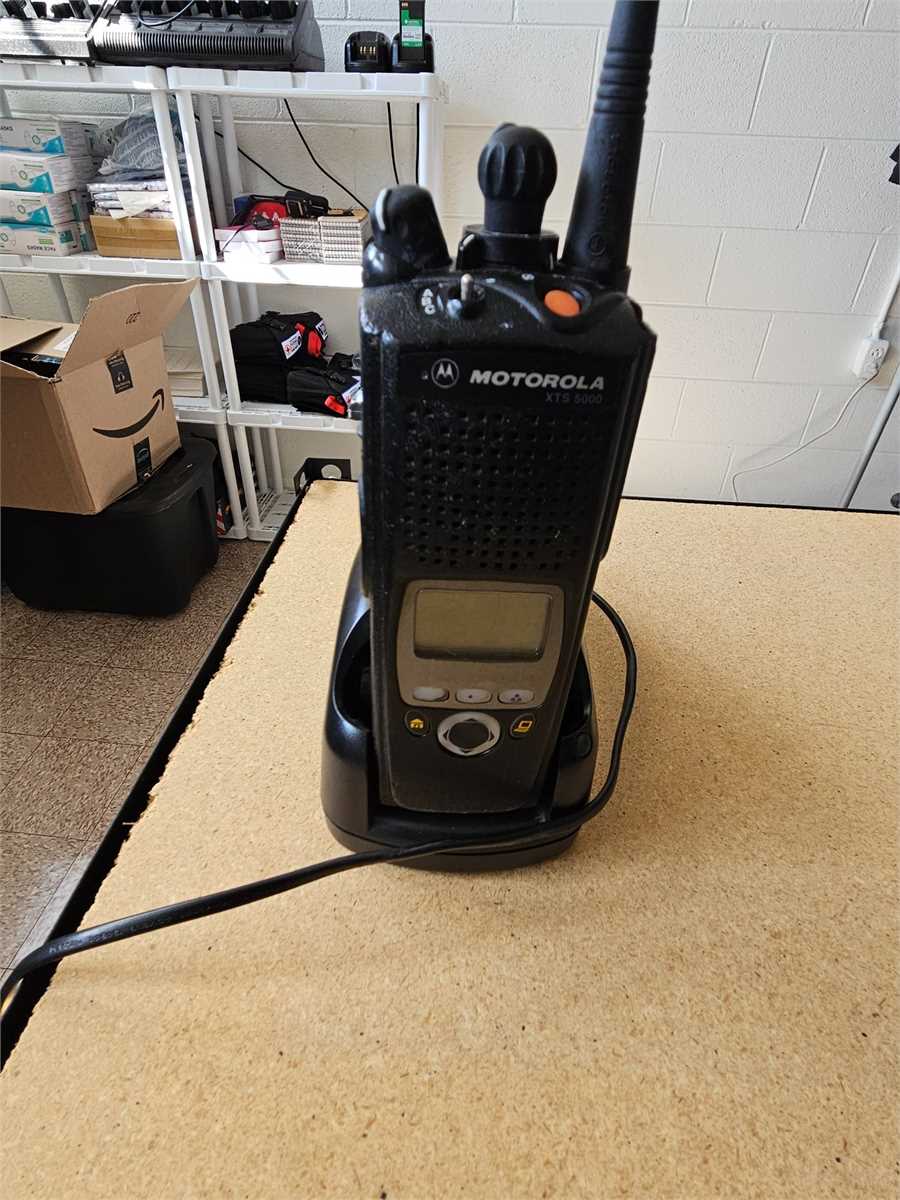 Xts 5000 R Motorola XTS 5000 radio Online Government Auctions of Government ...