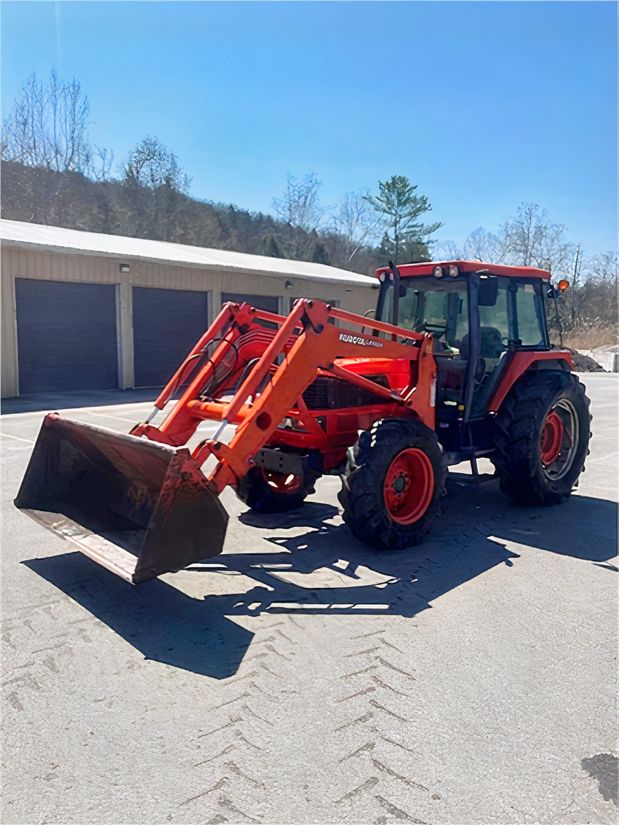 2000 Kubota M110 4x4