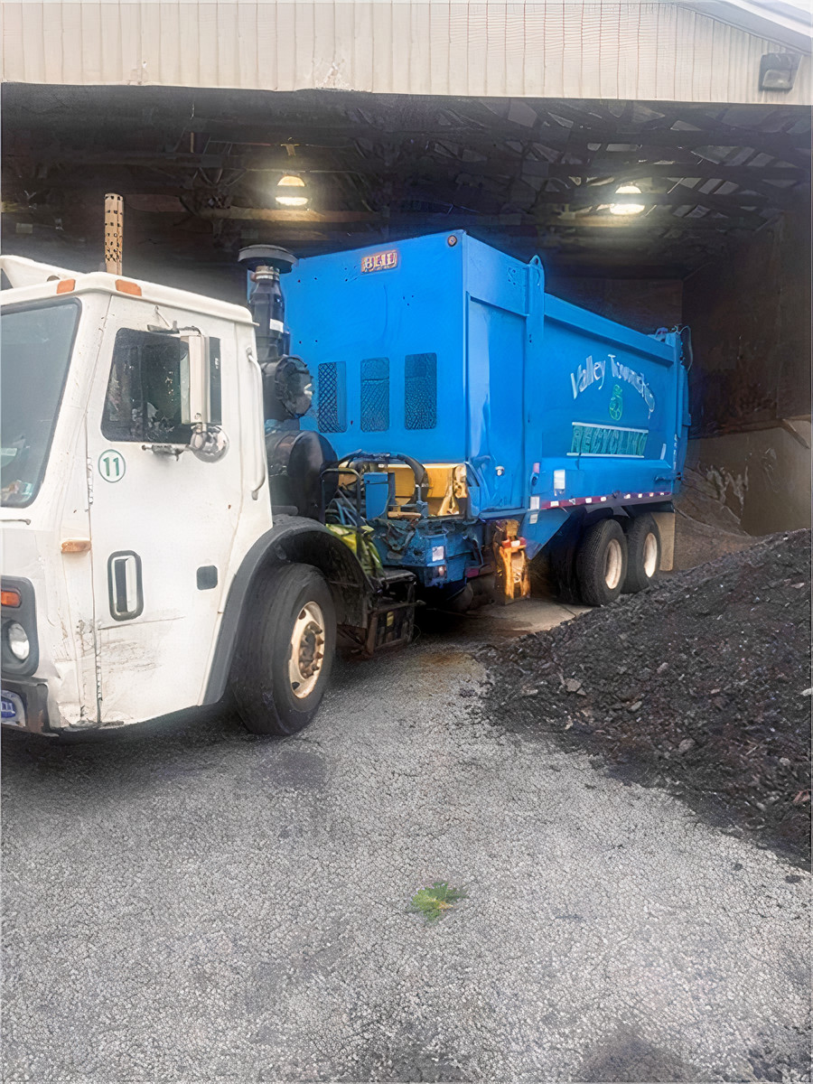 2010 Mack LEU Side Arm Recyclin...