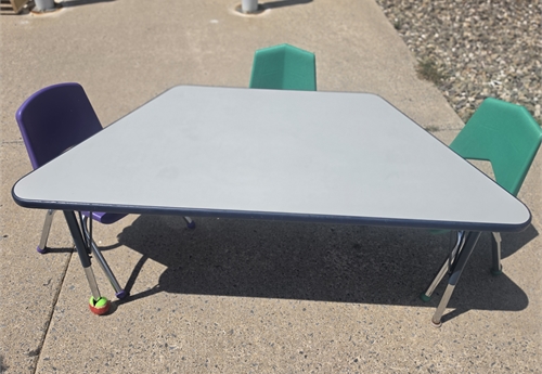 Kids table and chairs