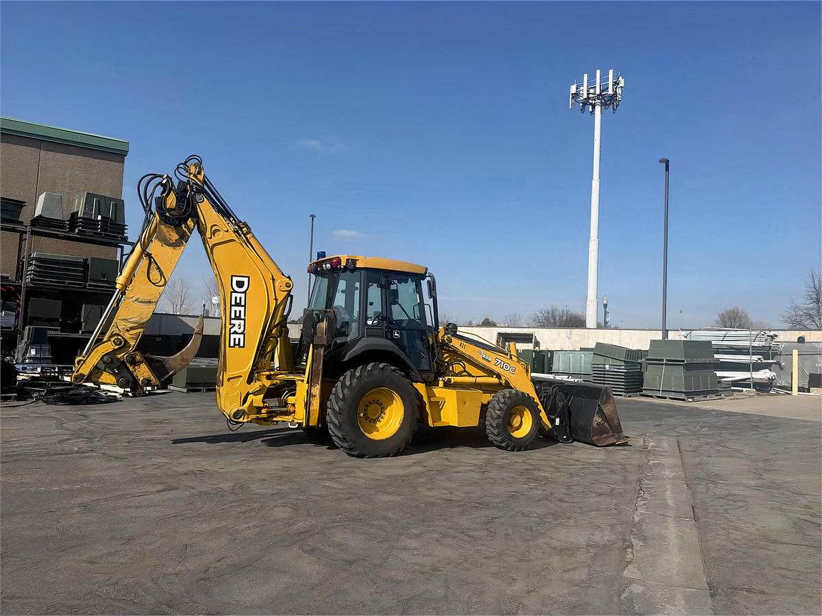 2006 John Deere Loader/Backhoe 710G