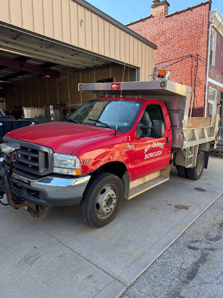 2003 Ford F-550 w/ Plow & Spreader