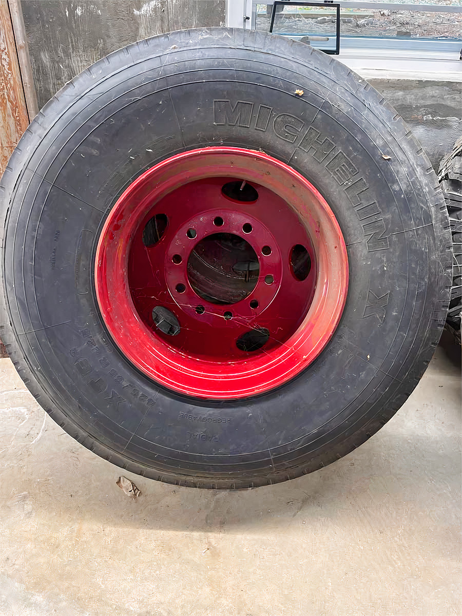 Michelin Tire with Rim X 425/65 R 22.5