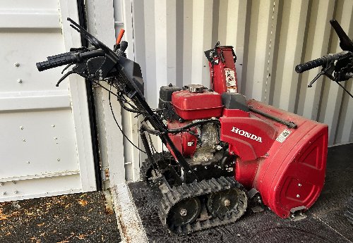 2018 28" Snow Blower (5) Honda HSS928A