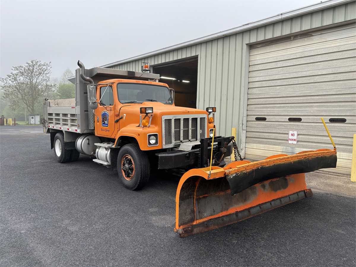 1995 International Model 2574 Dump Truck Online Government Auctions of ...