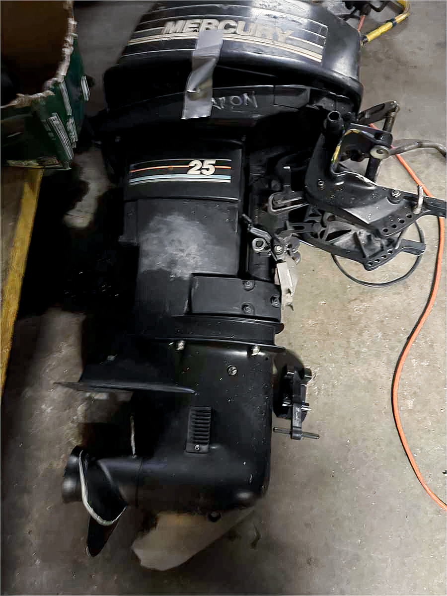 Boat steering console and 25 HP motor