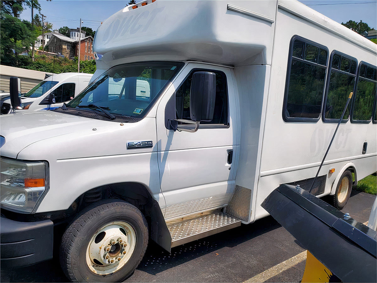 2020 Ford E450 Bus