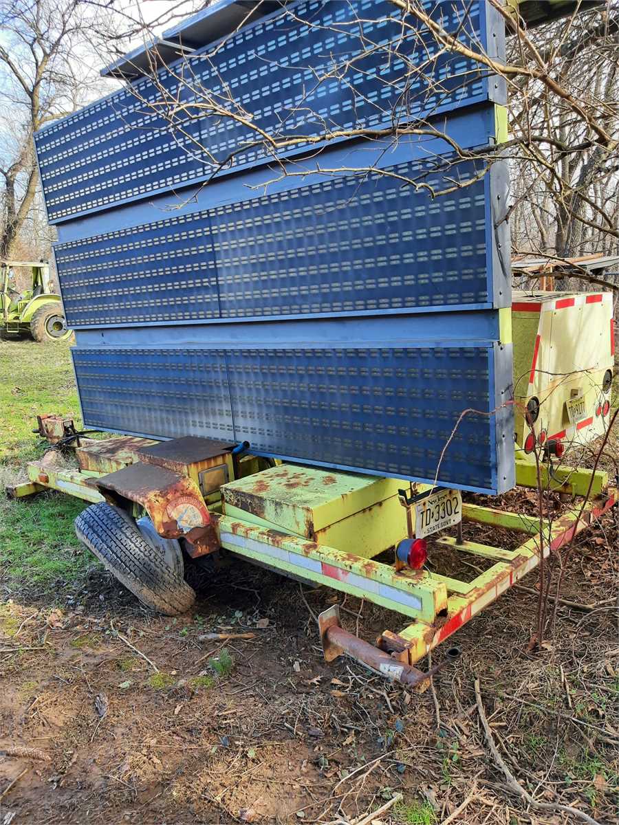 Portable Solar Message Board - Dss3538 Online Government Auctions Of 