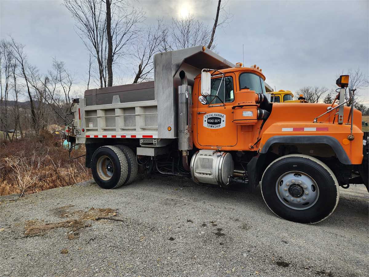 2003 Orange Single Axle Mack RD600 Online Government Auctions of ...