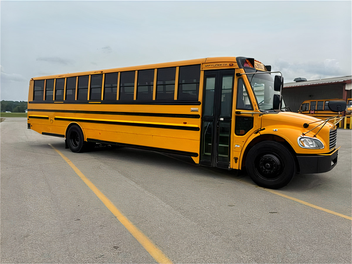 2015 Thomas C2 Bus: 72 Pass, Cummins 6.7L, Allison, Air Disc