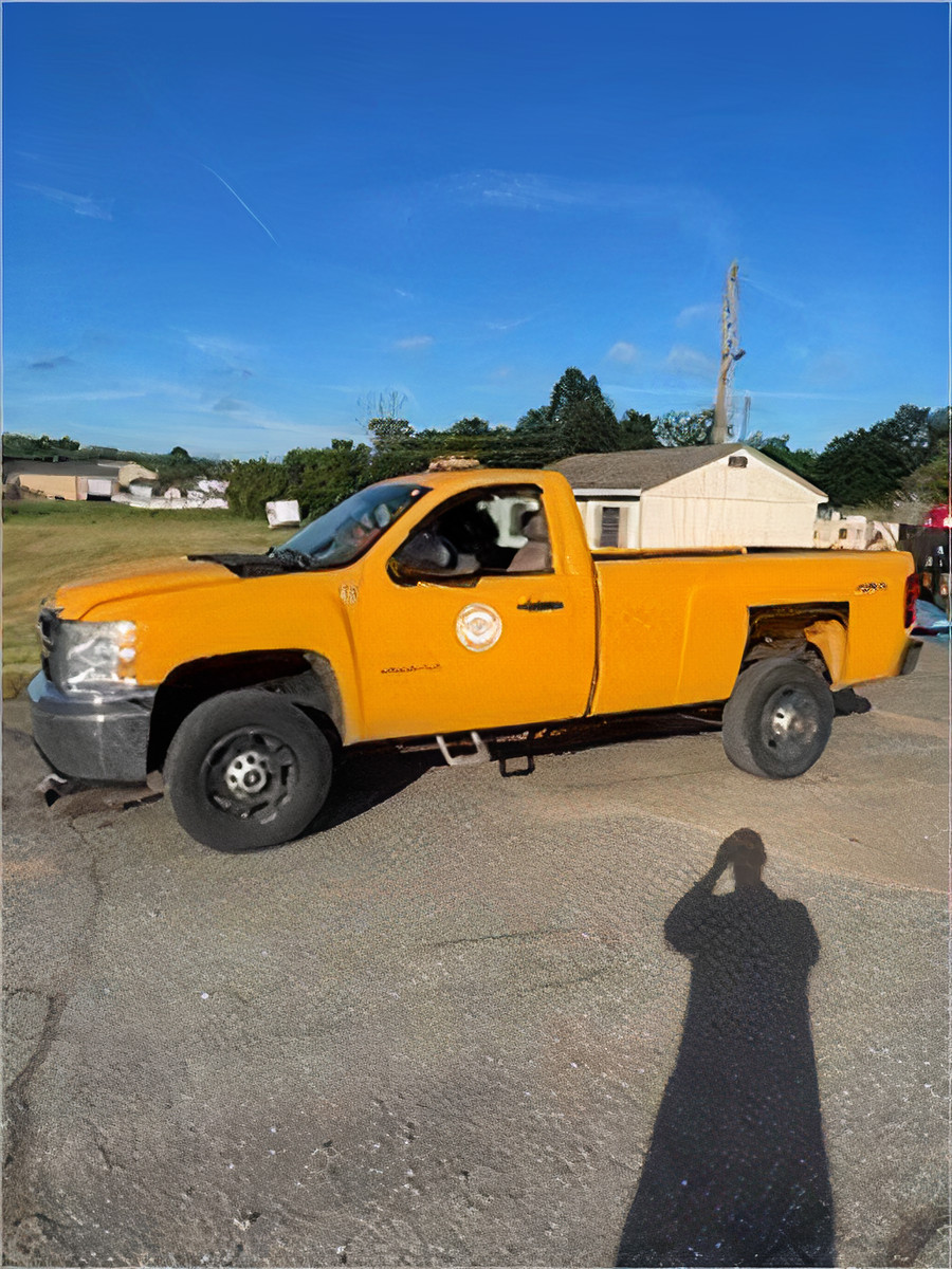 2011 Chevrolet Silverado 2500 4x4 Pickup Truck with Snowplow
