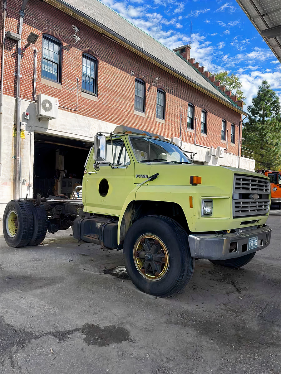 Ford F700 Chassis Cab