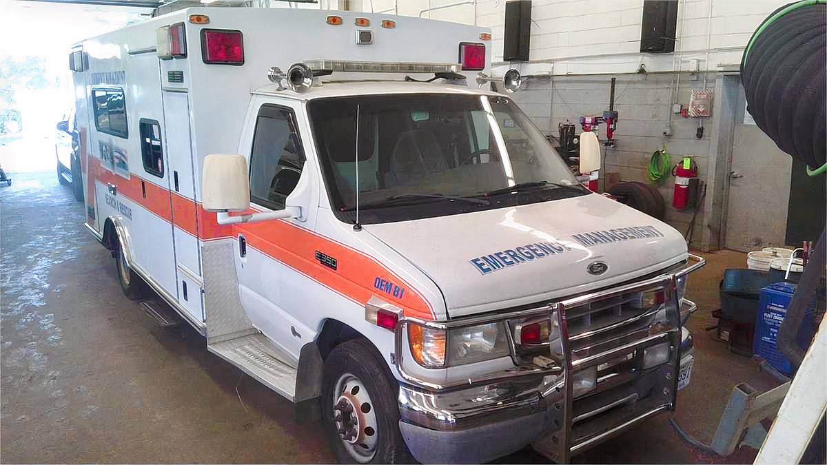 2002 Ford E350 Van Ambulance