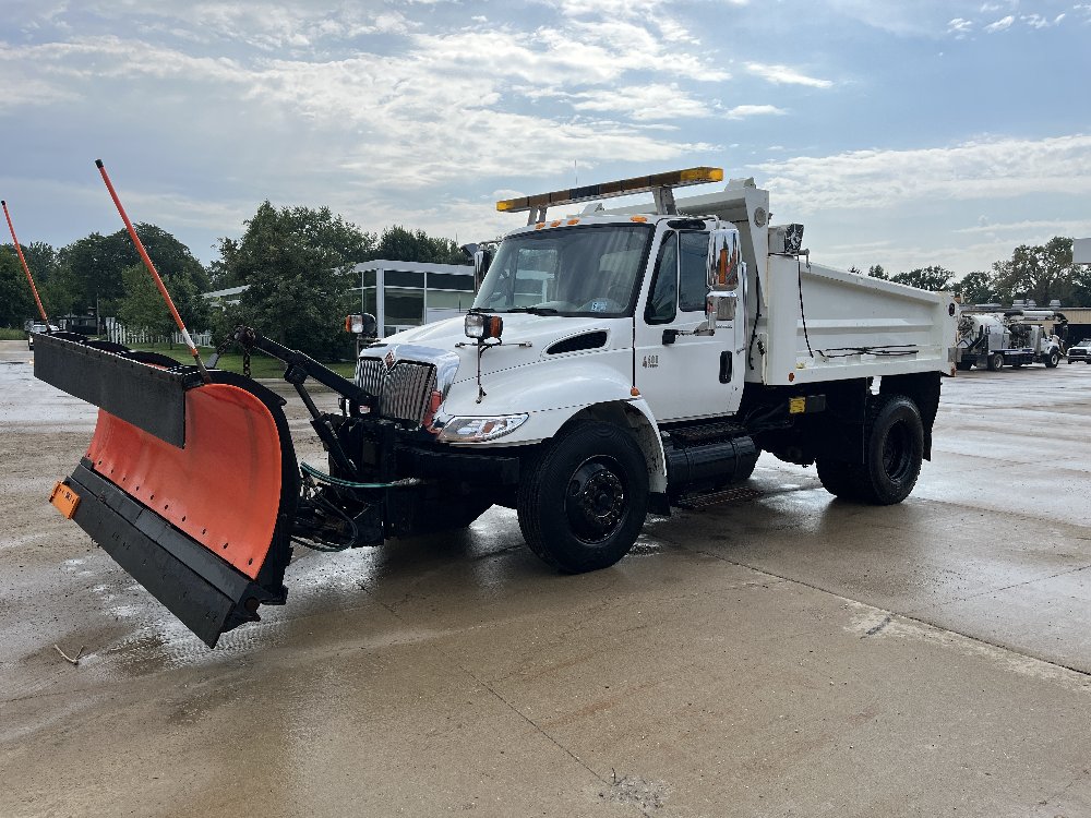 2003 International 4400 Slope Side Dump With a Plow 1 of 2