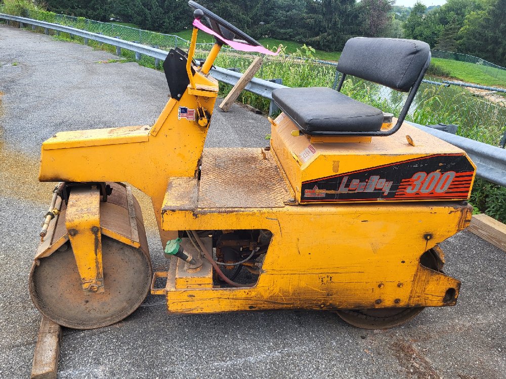 2001 LeeBoy 300 Roller