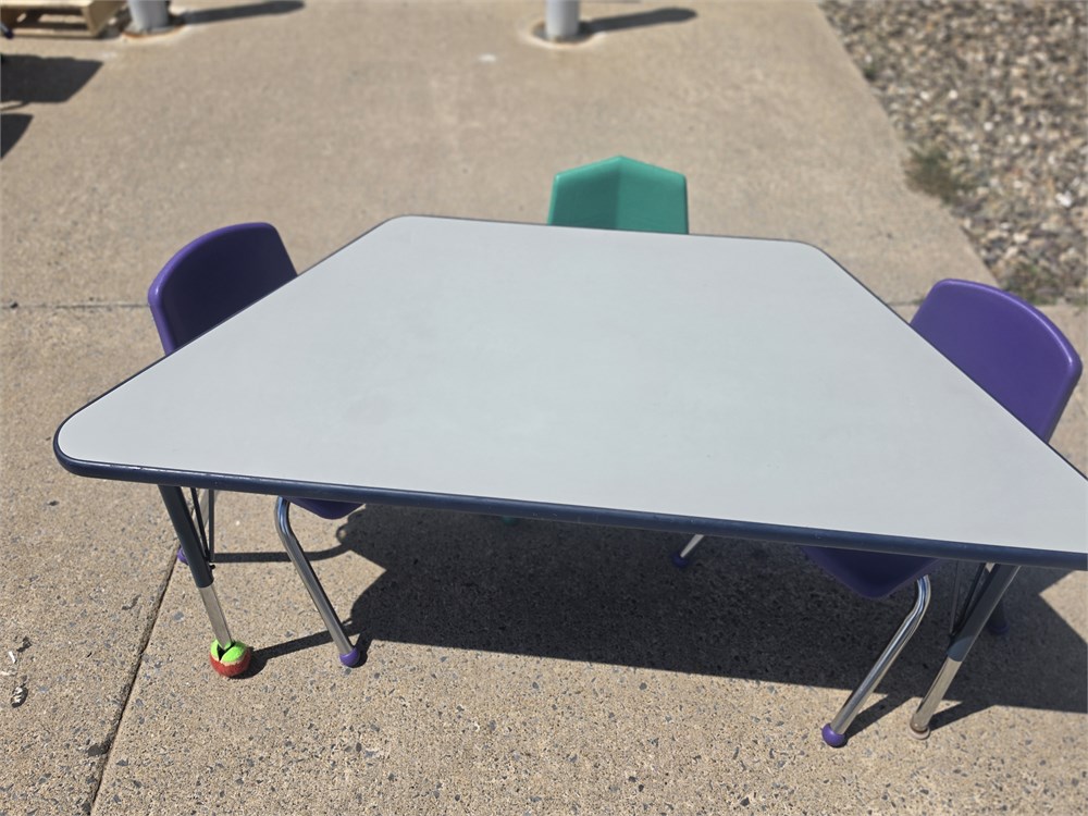 Kids table and chairs