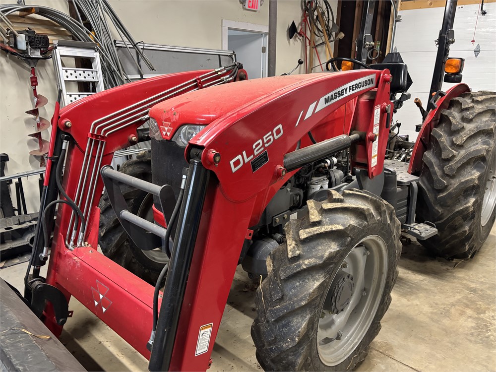 Massey Ferguson 2014 2635 | Municibid
