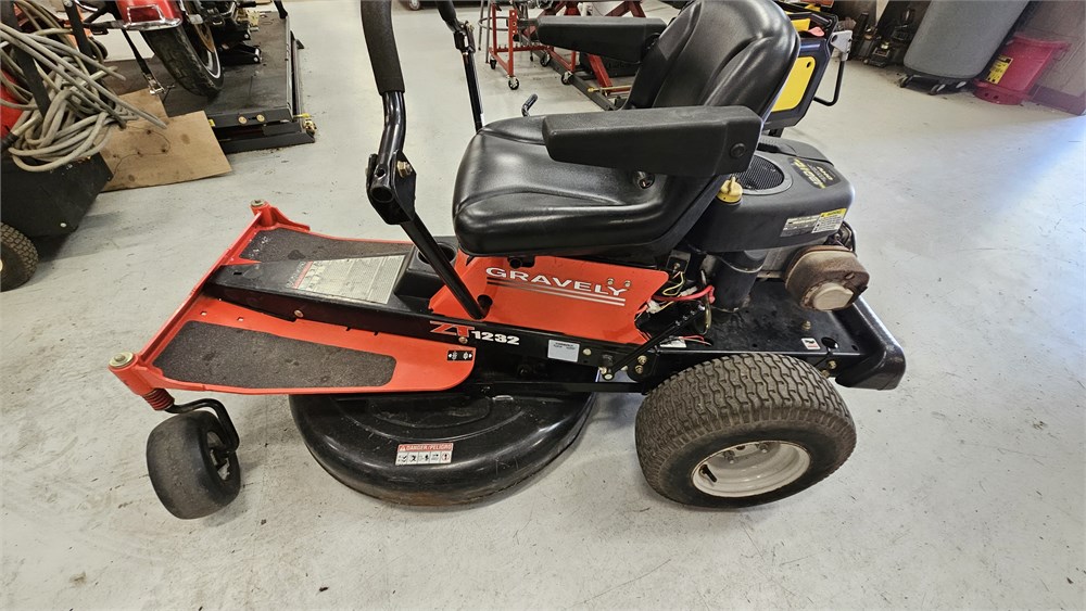 Gravely Zero Turn Mower ZT1232 | Municibid