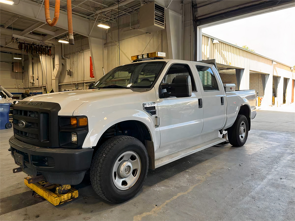 2009 Ford F350 Crew Cab V10 4x4...
