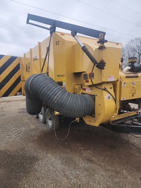 1998 American Road Machinery Leaf Vac