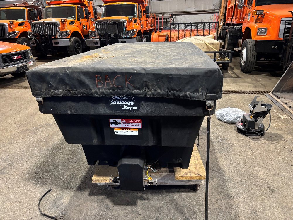 Salt Dog SPHE 2000 2 cu yd Salt Spreader