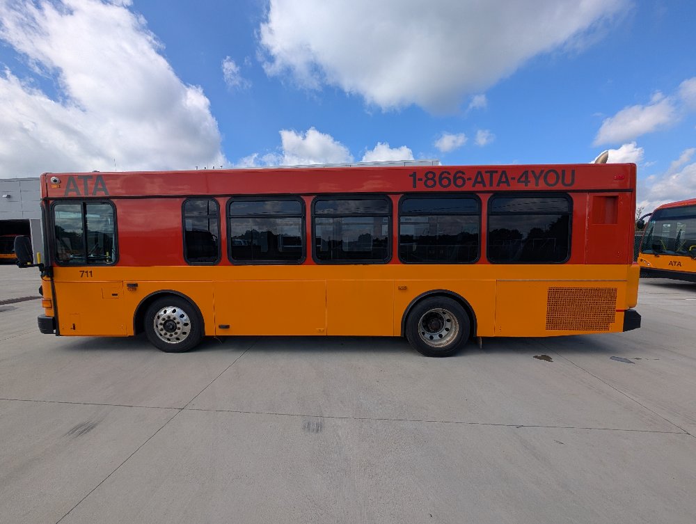 2005 Gillig 29-ft Low Floor bus