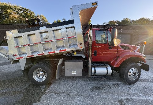 (1) 2014 International 7400 SFA 4X2