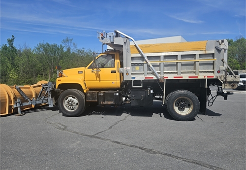 2002 GMC 8500 w/ 3126 Caterpillar 7.2L Engine