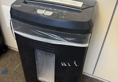 Staples Document Shredder (1)
