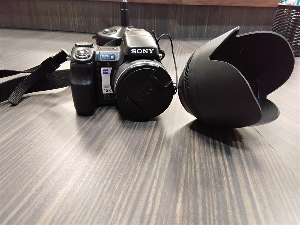 Sony Cybershot DSC-H7 8.1MP Digital Camera with 15x Optical Image