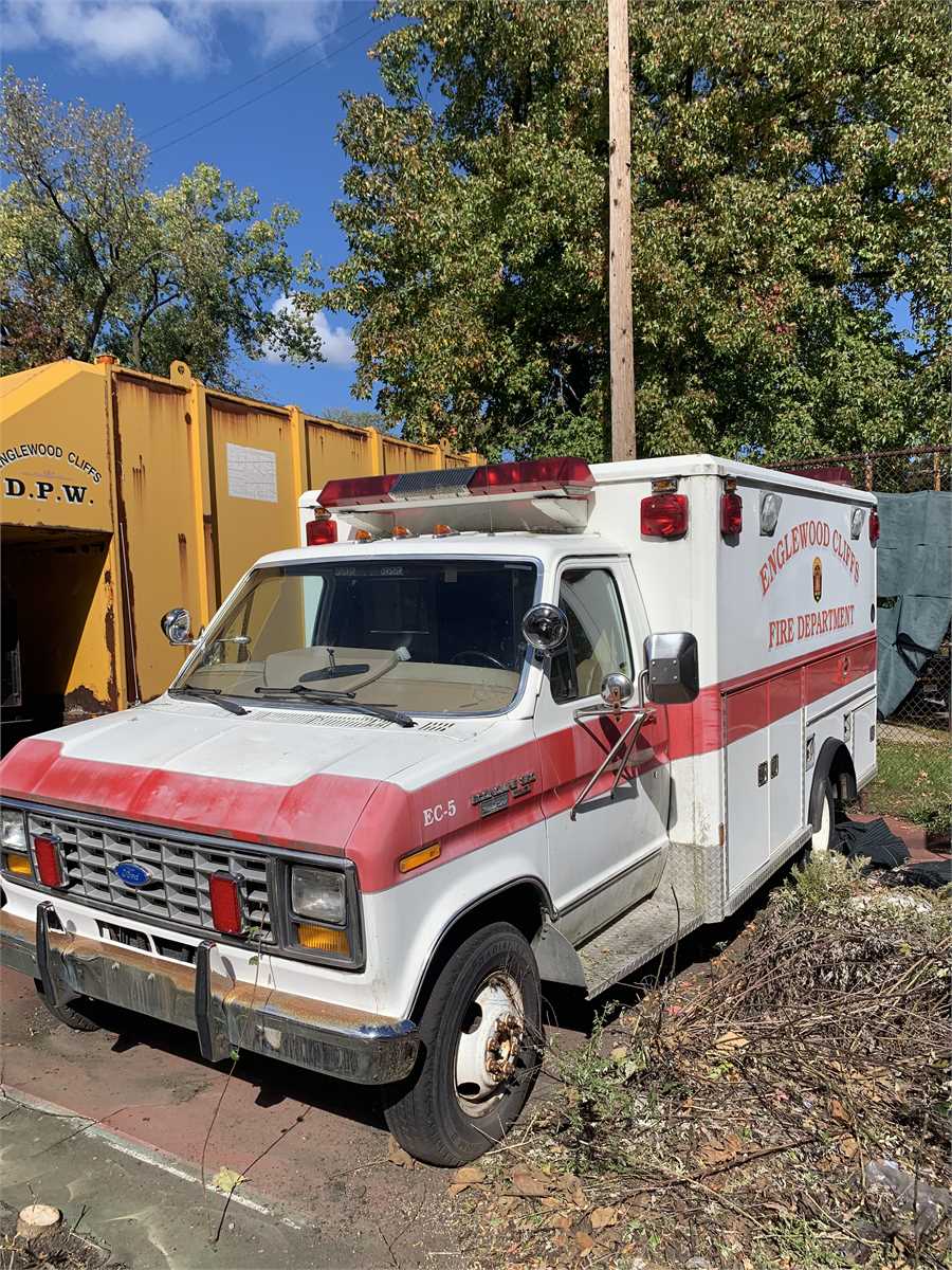 A Comprehensive Look Inside an Ambulance - Municibid Blog