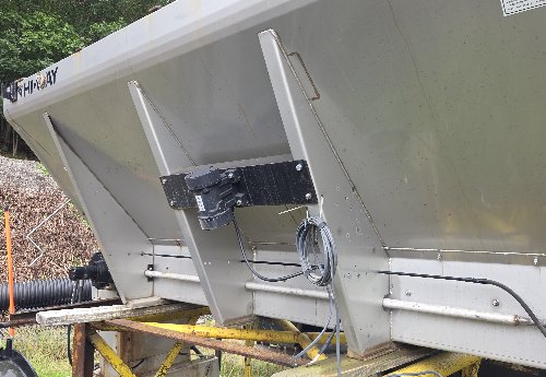 4 Year old-Hi-Way E2020 XT 10' Stainless Steel Salt Spreader