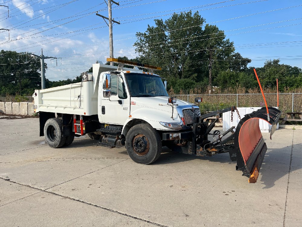 2003 International 4400 Slope Side Dump With a Plow 2 of 2