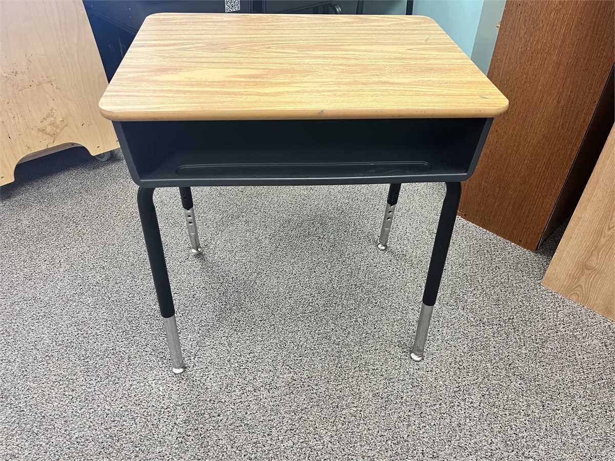 10 Student Desks (traditional) Online Government Auctions of Government ...