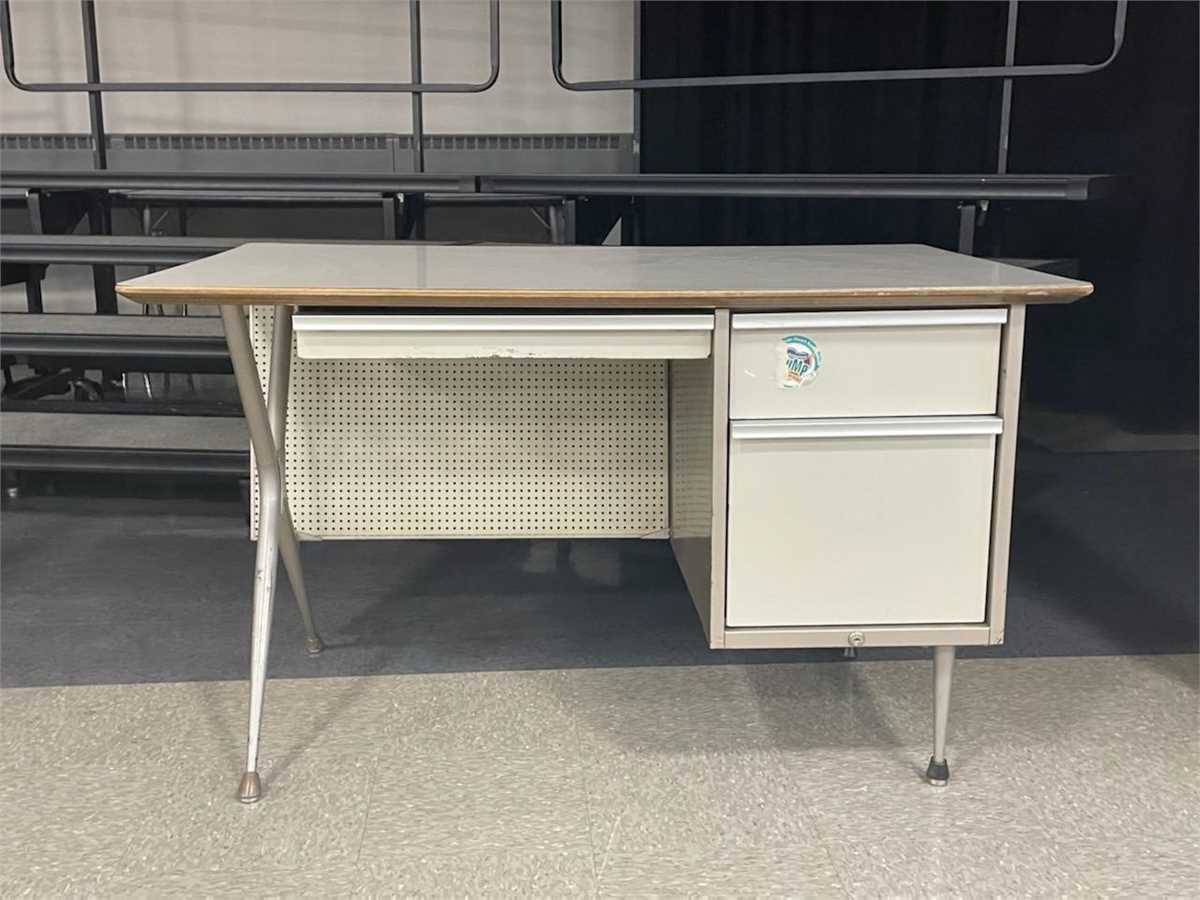 3 Student Desks Online Government Auctions of Government Surplus