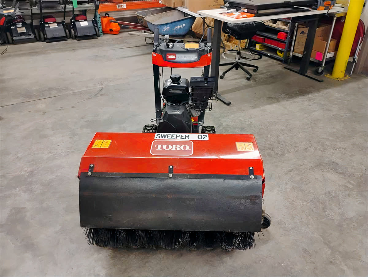 TORO Sweeper 02