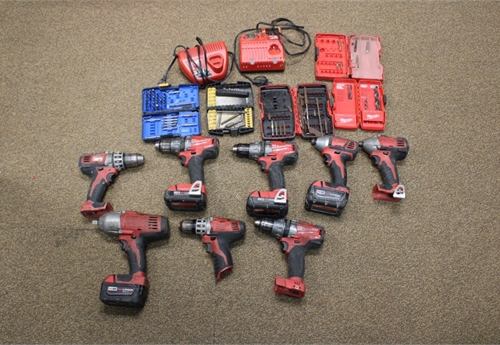 Craftsman Evolv Tool Set in Case, Craftsman Drill & Bolt Cutters - Oahu  Auctions