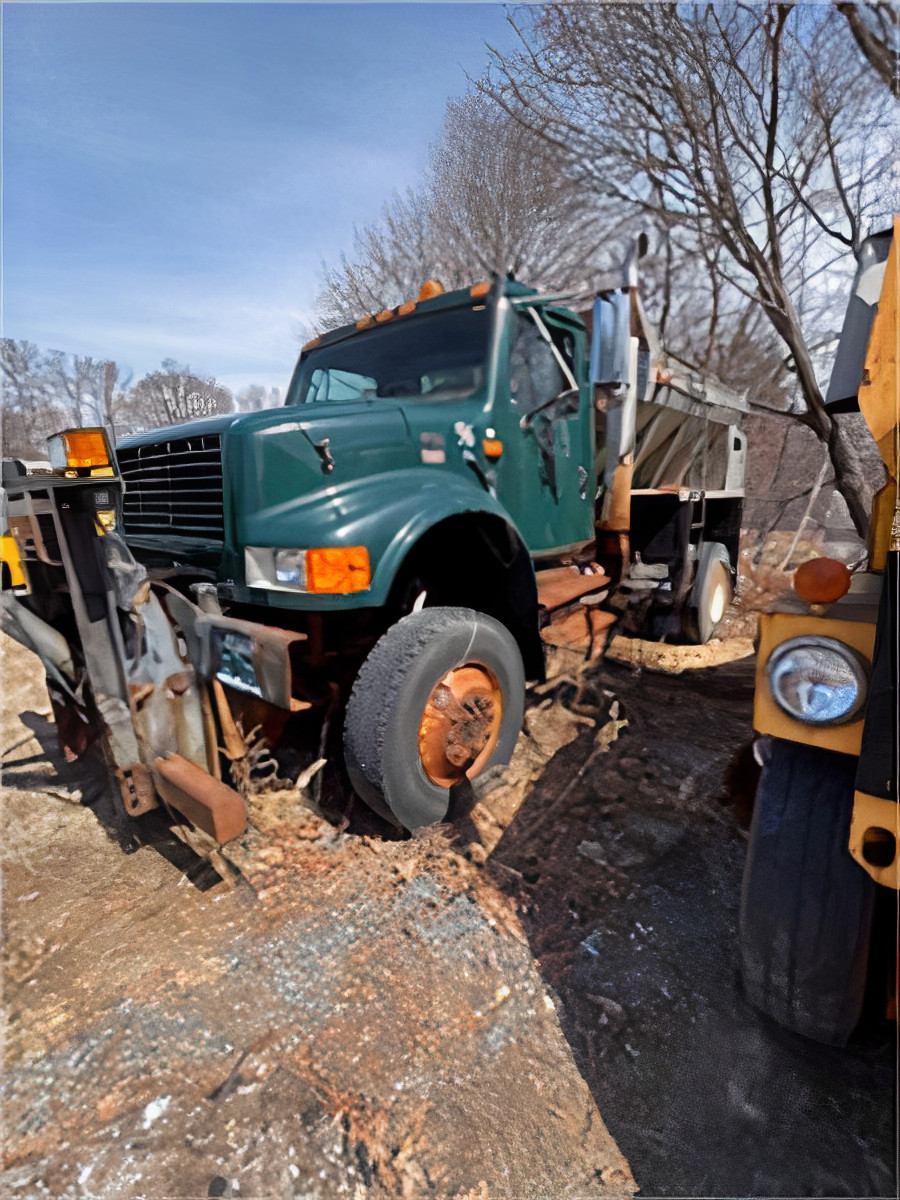 1995 International 6-Wheel Sander (4-Wheel Drive)