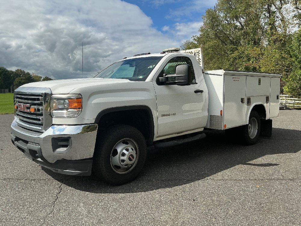 2015 GMC Sierra 3500 Utility Body w/ Lift Gate