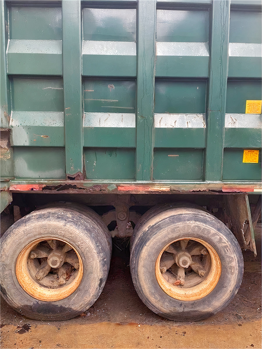 2005 STECO Trash Trailer with Hydraulic Push-Out Ram