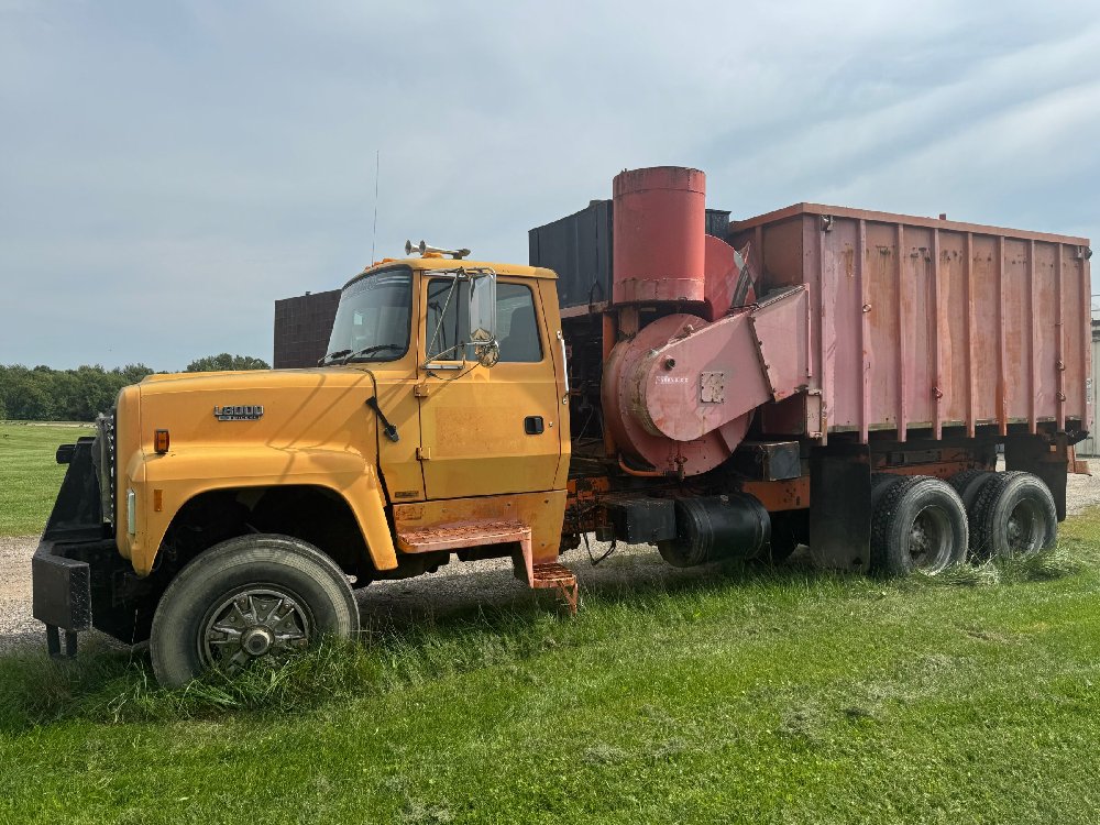 1993 Ford L8000 Leaf Vac Truck