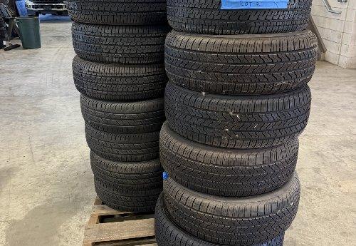 Tire Lot 2 Mixed Size Of Tires 195/65R15 And 235/55R17