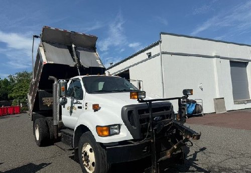 2011 Ford F750 Regular Cab XL Dump truck