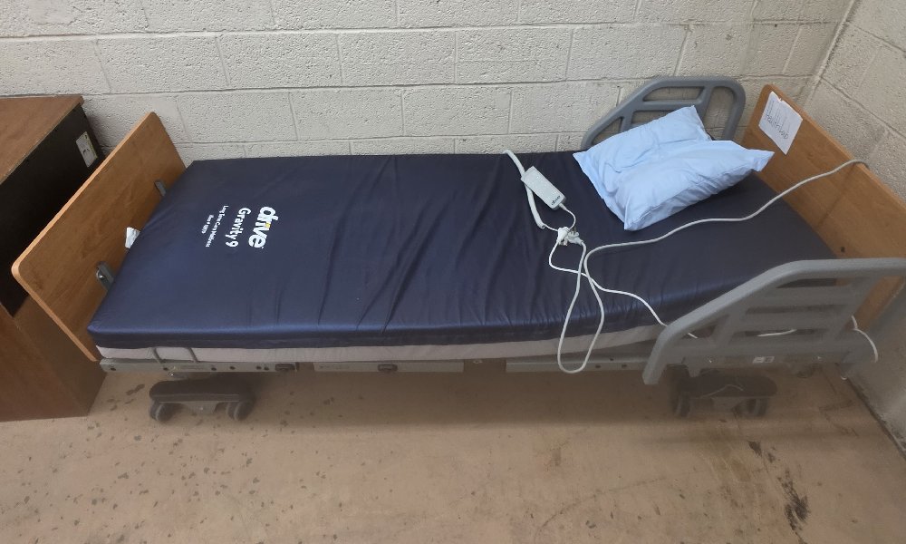 Drive medical deluxe adjustable bed