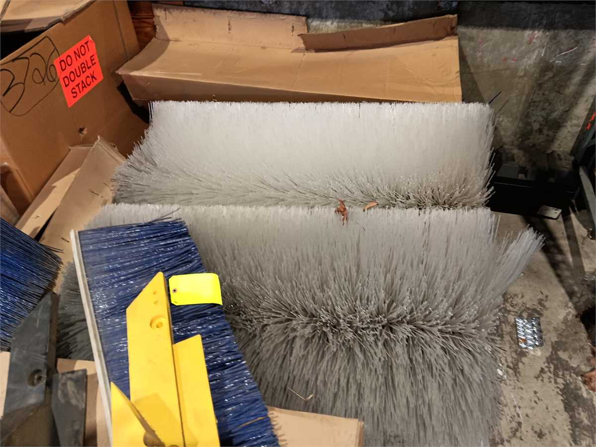 UNIT Brush orders Lot