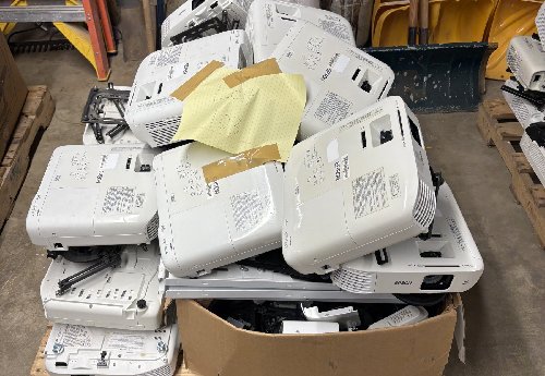 Lot 103 Projectors, Bulbs, Chief Projector Ceiling Mount Kits
